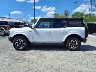 Ford Bronco 2022 4x4 Black Diamond 4dr SUV