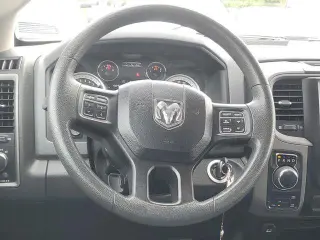 Ram 1500 Classic 2020 4x4 Tradesman 4dr Crew Cab 5.5 ft. SB Pickup
