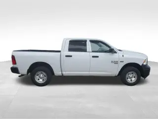 Ram 1500 Classic 2020 4x4 Tradesman 4dr Crew Cab 5.5 ft. SB Pickup
