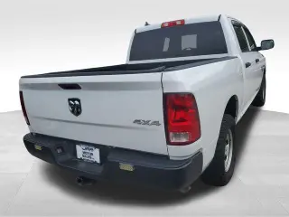 Ram 1500 Classic 2020 4x4 Tradesman 4dr Crew Cab 5.5 ft. SB Pickup