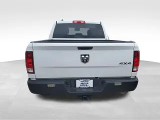 Ram 1500 Classic 2020 4x4 Tradesman 4dr Crew Cab 5.5 ft. SB Pickup