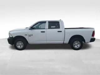 Ram 1500 Classic 2020 4x4 Tradesman 4dr Crew Cab 5.5 ft. SB Pickup