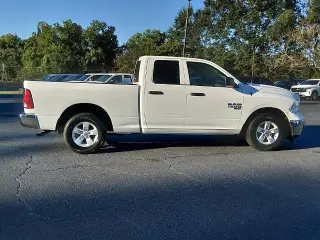 Ram 1500 Classic 2021 4x2 Tradesman 4dr Quad Cab 6.3 ft. SB Pickup