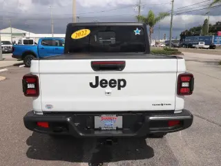Jeep Gladiator 2022 4x4 Sport 4dr Crew Cab 5.0 ft. SB