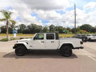 Jeep Gladiator 2022 4x4 Sport 4dr Crew Cab 5.0 ft. SB