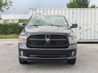 Ram 1500 Classic 2019 4x4 Tradesman 4dr Quad Cab 6.3 ft. SB Pickup