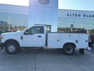 Ford F-350 Super Duty 2022 4x2 XL 2dr Regular Cab 145 in. WB DRW Chassis