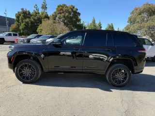 Jeep Grand Cherokee 2023 4x4 Summit 4xe 4dr SUV