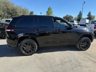 Jeep Grand Cherokee 2023 4x4 Summit 4xe 4dr SUV