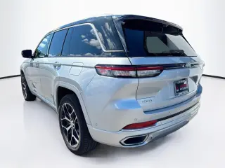 Jeep Grand Cherokee 2022 4x4 Summit Reserve 4dr SUV (midyear release)