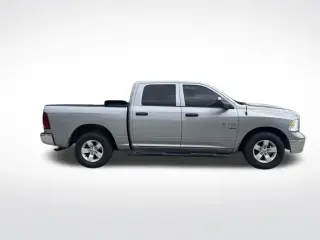Ram 1500 Classic 2023 4x2 SLT 4dr Crew Cab 5.5 ft. SB Pickup