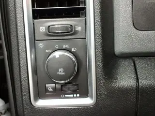 Ram 1500 2017 4x4 SLT 4dr Crew Cab 5.5 ft. SB Pickup