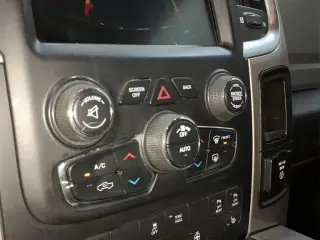 Ram 1500 2017 4x4 SLT 4dr Crew Cab 5.5 ft. SB Pickup