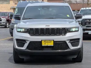 Jeep Grand Cherokee 2023 4x4 Laredo 4dr SUV