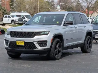 Jeep Grand Cherokee 2023 4x4 Laredo 4dr SUV