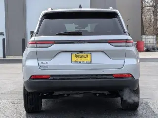 Jeep Grand Cherokee 2023 4x4 Laredo 4dr SUV