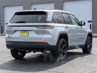 Jeep Grand Cherokee 2023 4x4 Laredo 4dr SUV