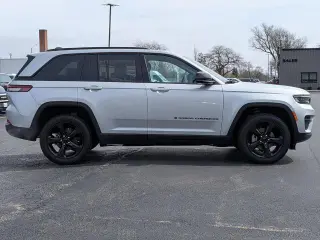 Jeep Grand Cherokee 2023 4x4 Laredo 4dr SUV
