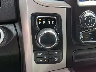 Ram 1500 Classic 2019 4x4 SLT 4dr Crew Cab 5.5 ft. SB Pickup