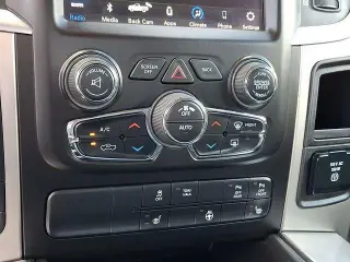 Ram 1500 Classic 2019 4x4 SLT 4dr Crew Cab 5.5 ft. SB Pickup
