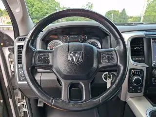 Ram 1500 Classic 2019 4x4 SLT 4dr Crew Cab 5.5 ft. SB Pickup