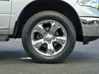 Ram 1500 Classic 2019 4x4 SLT 4dr Crew Cab 5.5 ft. SB Pickup