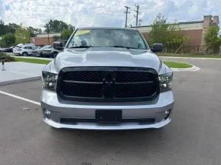 Ram 1500 Classic 2021 4x4 Tradesman 4dr Quad Cab 6.3 ft. SB Pickup