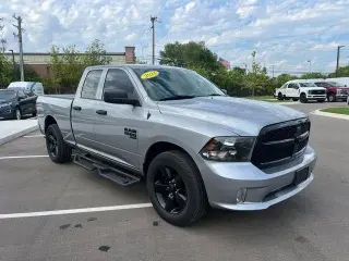Ram 1500 Classic 2021 4x4 Tradesman 4dr Quad Cab 6.3 ft. SB Pickup