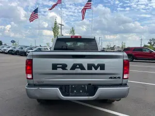 Ram 1500 Classic 2021 4x4 Tradesman 4dr Quad Cab 6.3 ft. SB Pickup