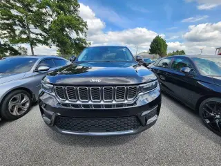 Jeep Grand Cherokee 2023 4x4 Laredo 4dr SUV