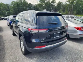 Jeep Grand Cherokee 2023 4x4 Laredo 4dr SUV