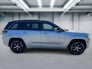 Jeep Grand Cherokee 2022 4x4 Summit 4dr SUV (midyear release)