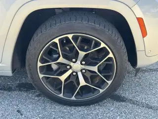 Jeep Grand Cherokee 2022 4x4 Summit 4dr SUV (midyear release)
