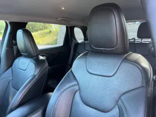 Jeep Cherokee 2021 4x4 Latitude Lux 4dr SUV
