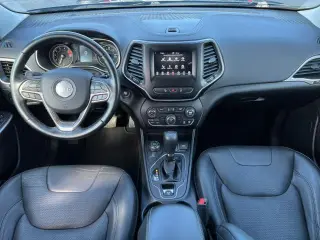 Jeep Cherokee 2021 4x4 Latitude Lux 4dr SUV
