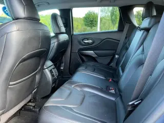 Jeep Cherokee 2021 4x4 Latitude Lux 4dr SUV