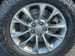 Jeep Cherokee 2021 4x4 Latitude Lux 4dr SUV