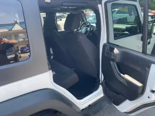 Jeep Wrangler Unlimited 2016 4x4 Sport 4dr SUV