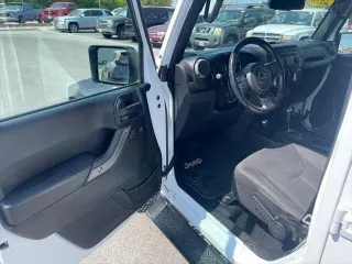 Jeep Wrangler Unlimited 2016 4x4 Sport 4dr SUV
