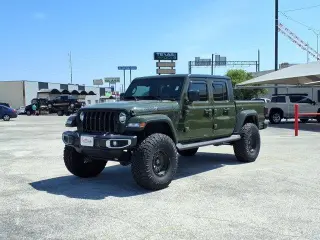 Jeep Gladiator 2023 4x4 Sport 4dr Crew Cab 5.0 ft. SB
