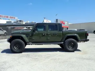 Jeep Gladiator 2023 4x4 Sport 4dr Crew Cab 5.0 ft. SB