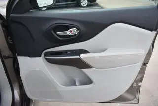 Jeep Cherokee 2019 Limited 4dr SUV