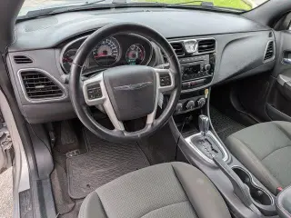 Chrysler 200 2012 Touring 2dr Convertible