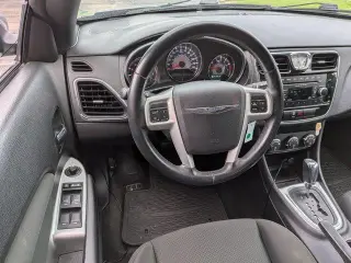 Chrysler 200 2012 Touring 2dr Convertible