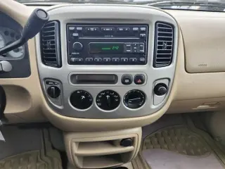 2004 Ford Escape 4dr 103" WB XLT 4WD