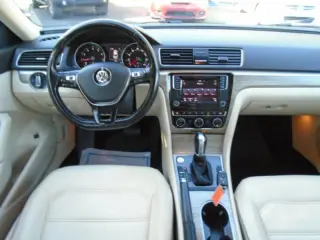 2018 Volkswagen Passat SE