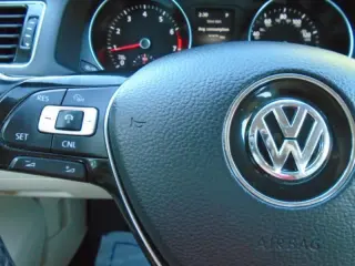 2018 Volkswagen Passat SE