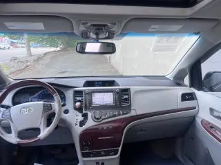 Toyota Sienna 2011