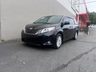 Toyota Sienna 2011