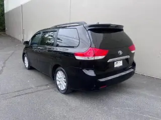 Toyota Sienna 2011
